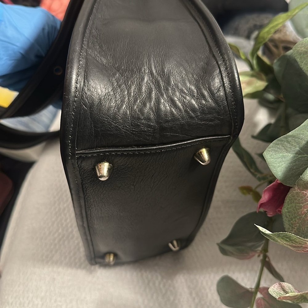 Iconic Coach
Legacy Black Leather Shoulder Bag. - Picture 9 of 14
